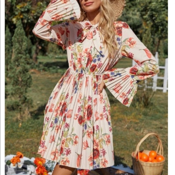 Boho Floral Print Pleated Flounce Sleeve Tie Neck Dress - Picture 6 of 7